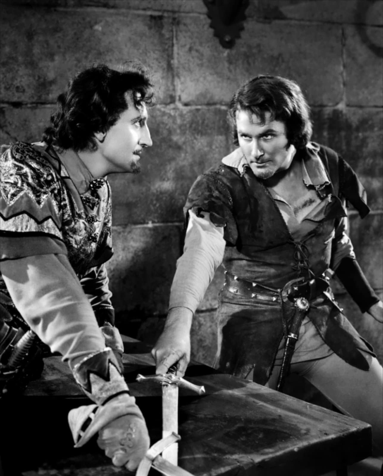 Adventures of Robin Hood -- Deluxe 8.5" x 11" Art Print with Errol Flynn & Basil Rathbone!