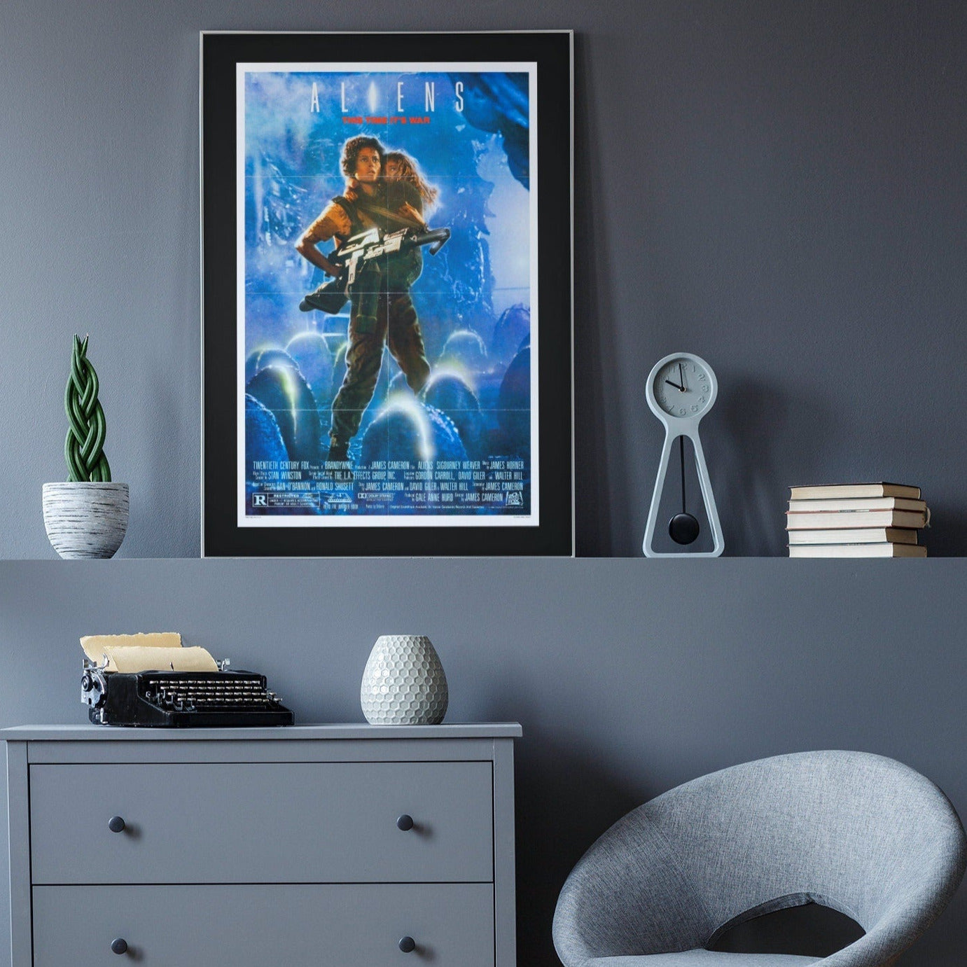 Aliens-- 11" x 17" Deluxe Poster Print || Ripley vs the Aliens for Control of the Universe!